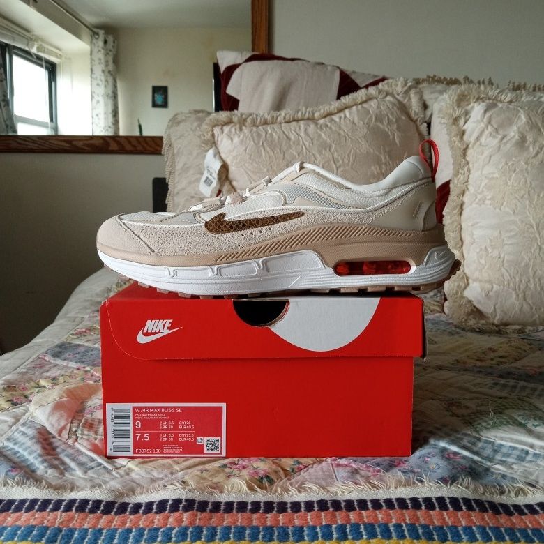 W Air Max Bliss SE Pale Ivory Sizes 8 8.5 9 9.5 Brand New for Sale in Brooklyn NY OfferUp