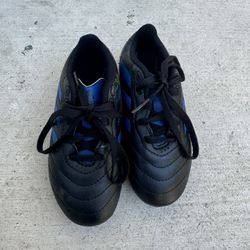 Adidas kid soccer shoe