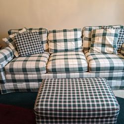 Free Traditional Sofa With Ottoman