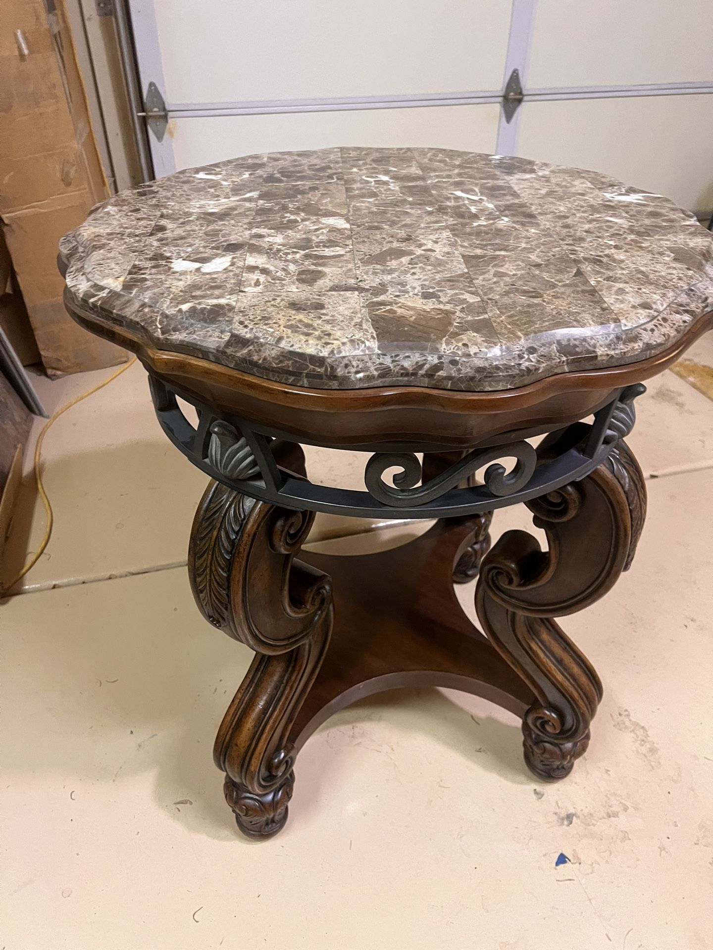 End Table/coffee/ Foyer