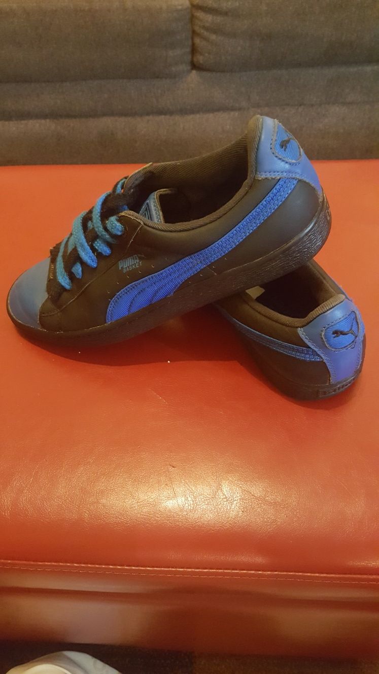 Vintage PUMA Blue/Black Size 9 US