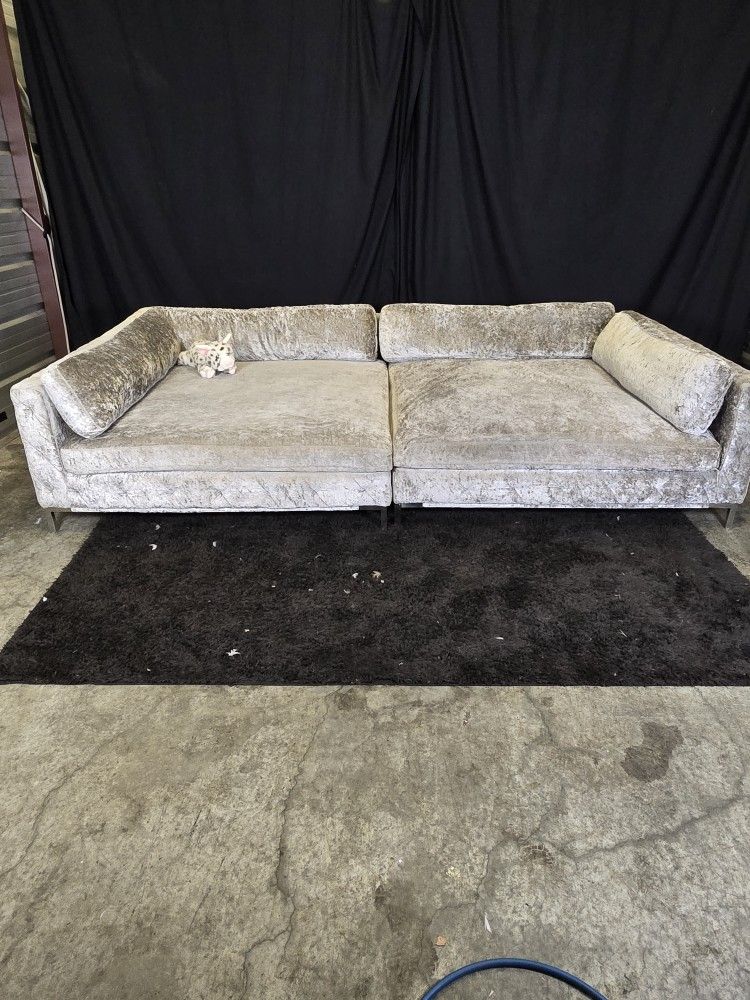 Deep Comfy Sectional Couch *Can Deliver π*