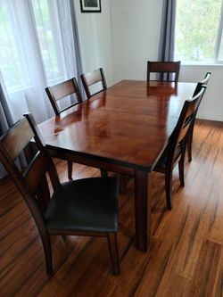 Dining Table w/ 6 chairs