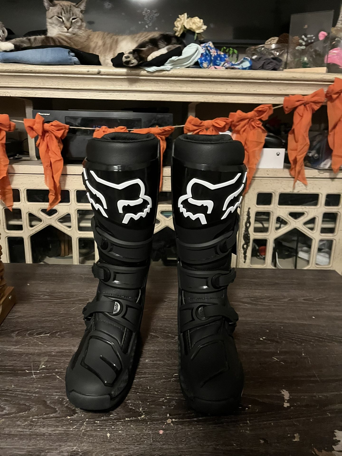 Fox Youth Comp boots size 8