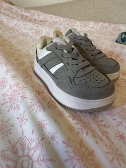 USO Sports Sneakers Size 5