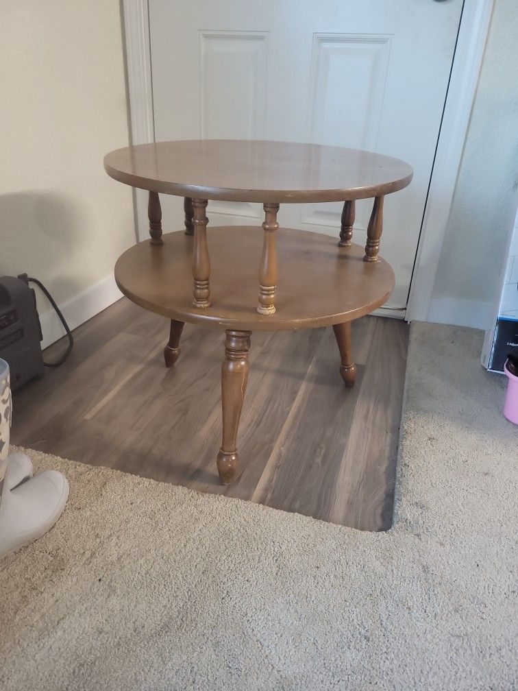 ANTIQUE COFFEE TABLE / Moving