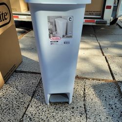 11 Gal. Slim StepOn Wastebasket 1058