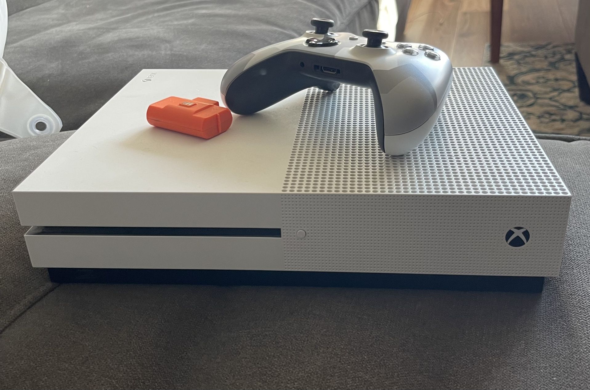 Xbox 1s  With Headphones 