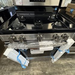 GE  Five Burner Gas Range New Scratch N Dent 