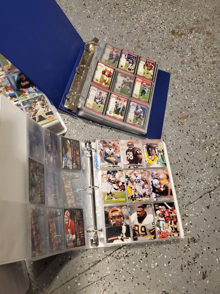 7 binders Tons Of Baseball and Football Cards. Binders glore