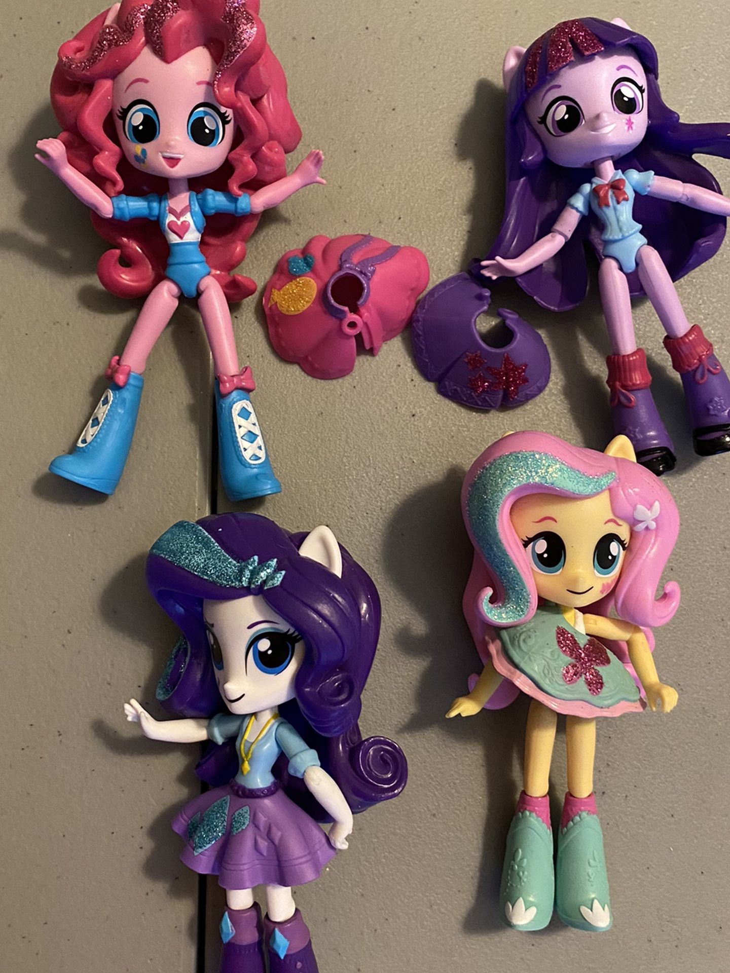 My Little Pony, Equestria Girls Minis, Sparkle Collection. Includes mini dolls of Rarity, Fluttershy, Twilight Sparkle, and Pinkie Pie. Dolls are 4 t