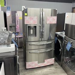 Samsung Stainless Steel 4-Door Refrigerator With Ice And Water Dispenser💥FINANCING AVAILABLE 💥