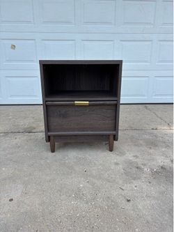 ‼️MID CENTURY MODERN NIGHTSTAND‼️FOR SALE 100$ OR BEST OFFER‼️GREAT CONDITION‼️DELIVERY AVAILABLE🚚