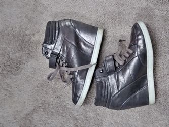 Steve Madden silver wedge sneaker Sz 9