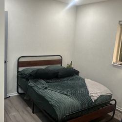 Full size bed + Full size Mattress 