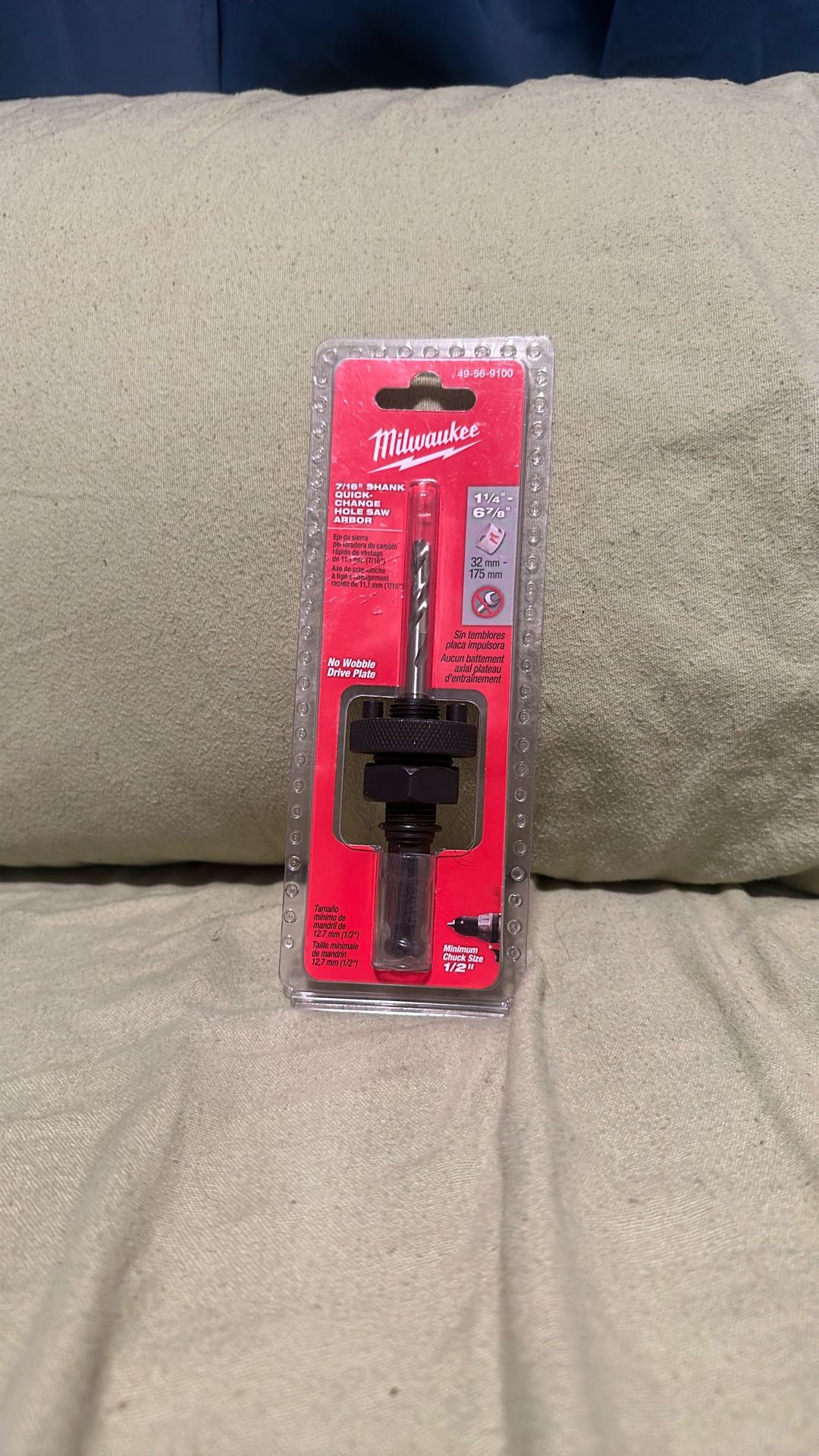 Milwaukee 7/16 in. Quick Change Large Hole Saw Arbor No Wobble W/Pilot Drill Bit