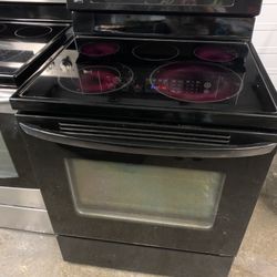 REFRIGERATOR AND STOVE 