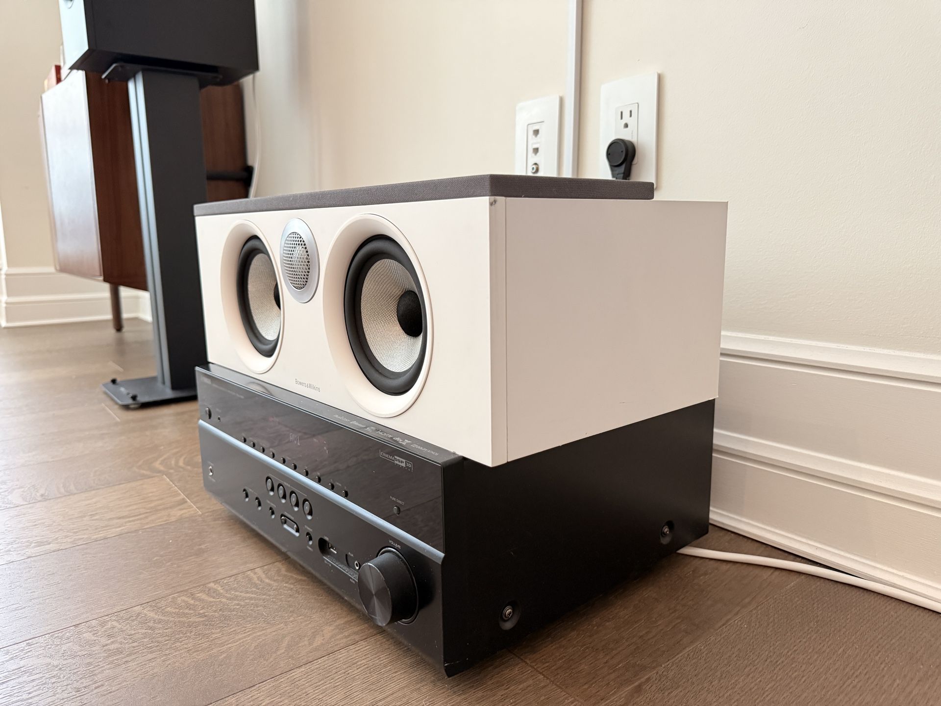 Bowers & Wilkins 607 S2 Complete 3.1 System + Yamaha RX-V685 Receiver & Subwoofer