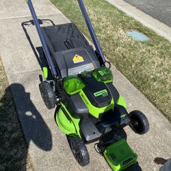 Greenworks 80-volt, 25-in Self Propelled Battery Walk Mower 