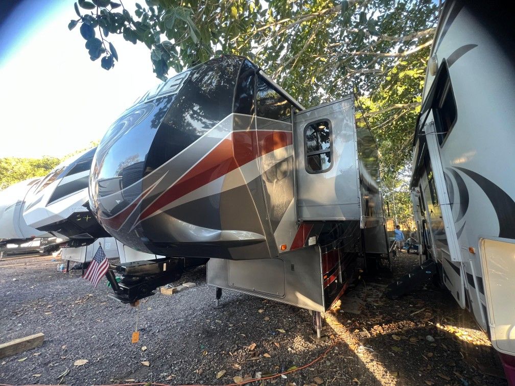 2014 CYCLONE 38FT