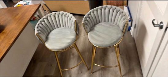 LIKE NEW WAYFAIR BAR STOOLS