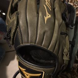 Mizuno Baseball Glove