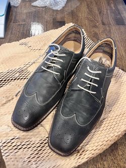 Brown men’s dress shoes size 9