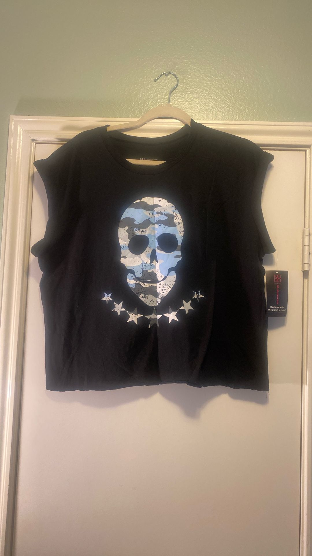 No Boundaries Skull Cropped T-shirt