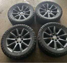Set of 4 Chevrolet  Silverado 22” OEM rims wheels tires Tahoe suburban GMC sierra Yukon Denali