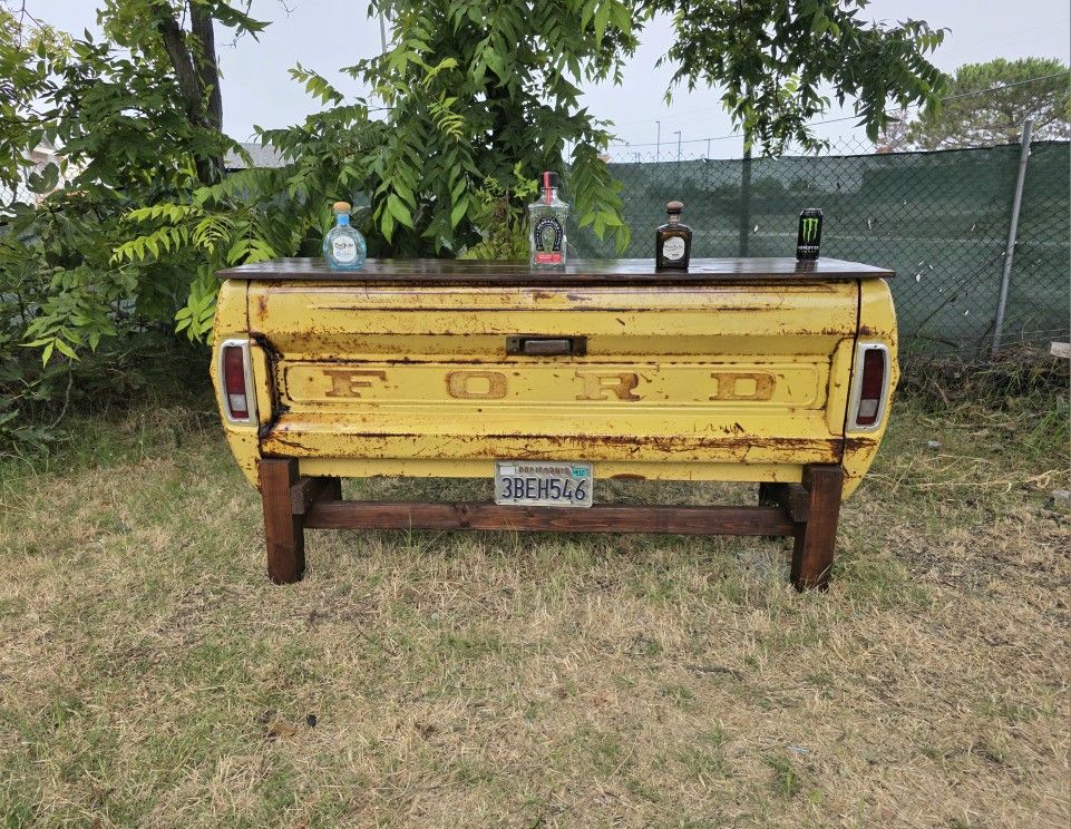 Ford Truck Party Table 