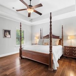 Thomasville Trafalgar Square King Bedroom Suite