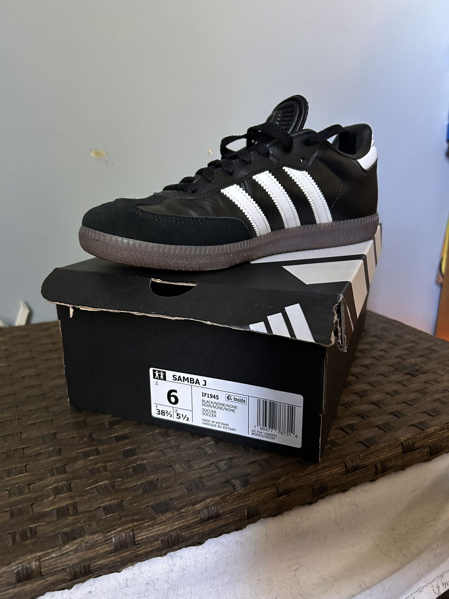 OG Samba Adidas Size 6Youth/Women8
