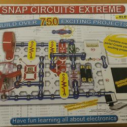 CHRISTMAS GIFT: Snap Circuits Extreme Electronic Project