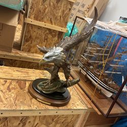 “Raptor” Bald Eagle Statue