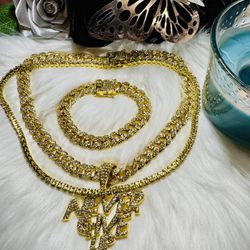 Necklace Bling “ Never give up “🤩