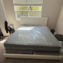 NEW MATTRESS KING SIZE PLUSH WITH BOX SPRING