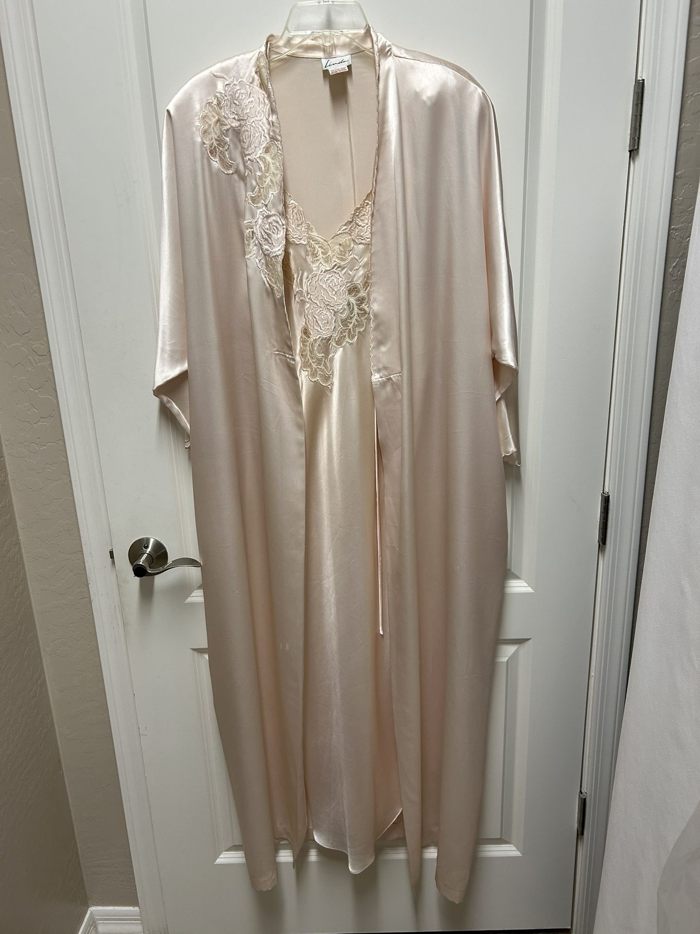 Elegant Silky Type Nightgown & Matching Robe With Delicate Embroidery, Size S/P