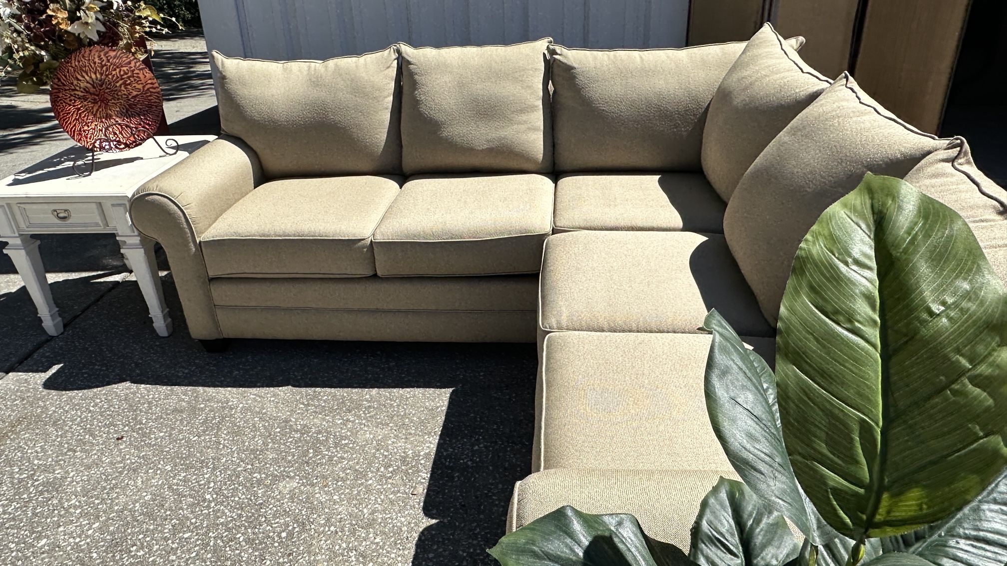 Gorgeous GOLDEN BEIGE BASSETT SECTIONAL Free delivery