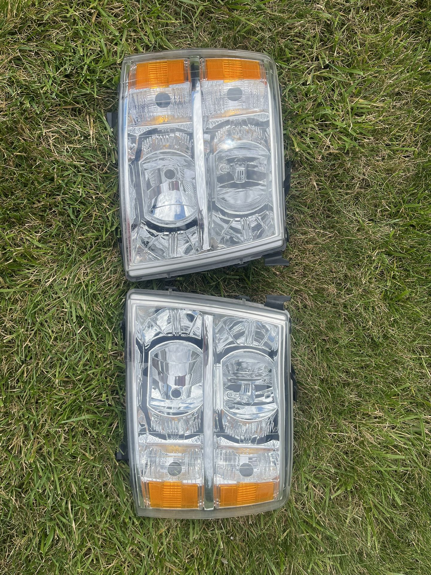 2011 Chevrolet Silverado 2500 HD Headlights and bulbs