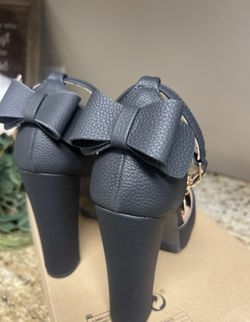 High heels ,G belt , And Suglasses