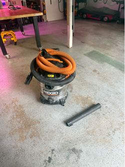 Ridgid shop vac with accessories