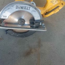 18 Volt  DeWalt Saw 