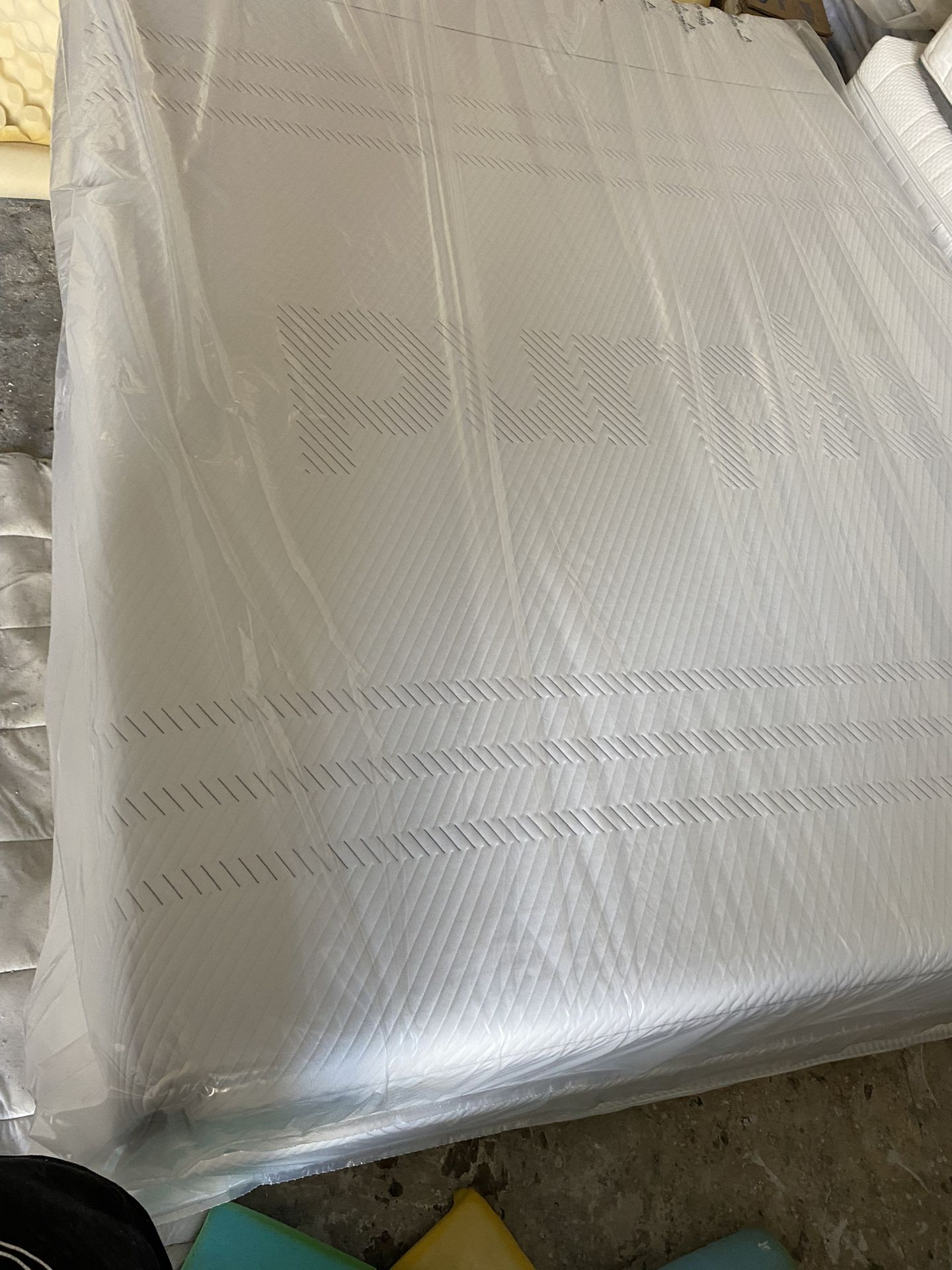 Purple plus mattress Brand New King/cali king $650 ❌ $750with box spring Queen size $550 ❌ $610with box spring Full size $500 ❌ $560 with box spr