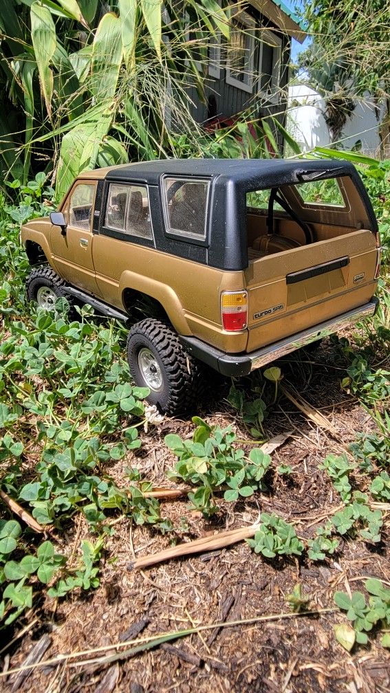 Toyota 4runner 1st Gen 1/10 Scale 4wd Radio Control Rock Crawler