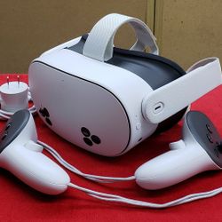 Meta Quest 3S 128GB Standalone VR Headset with Controllers & Charger - White - Working