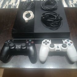 Ps4 In Great Condition / 2 Wireless Controllers And Cables.