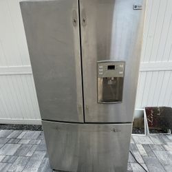 Refrigerator 