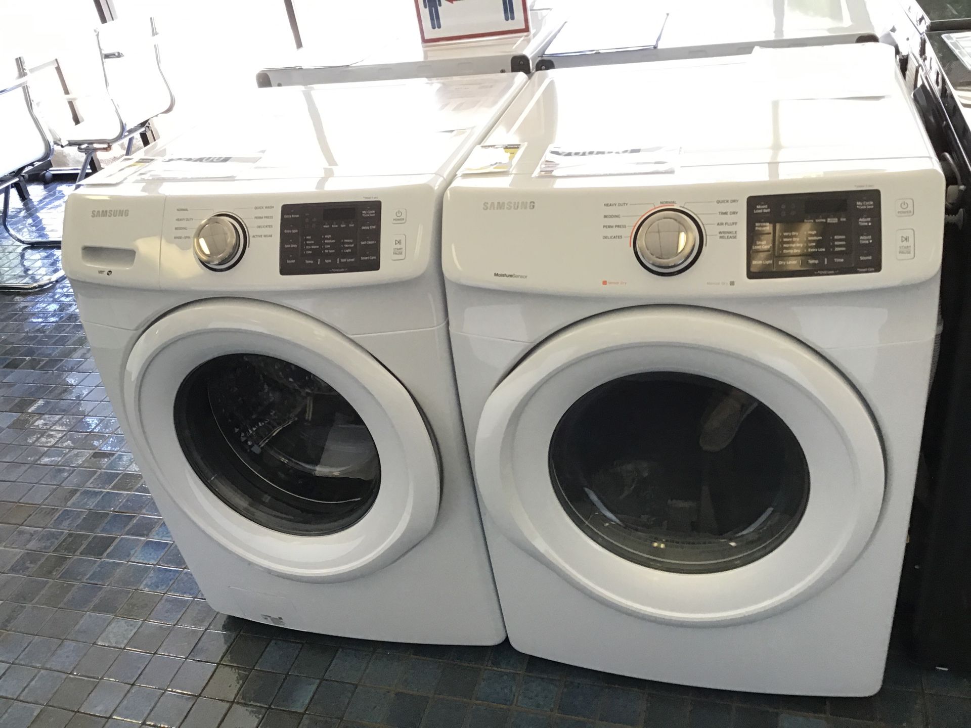 Samsung Front load washer and gas dryer in white