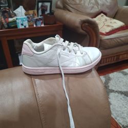 Girls Reebok Size 3