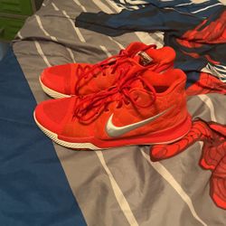 Kyrie 3 Red Suede